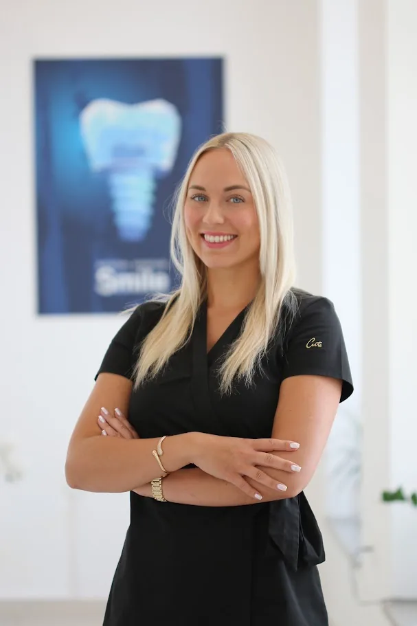 Antonela Tkalčec — Recepcija, Implantološki centar Smile
